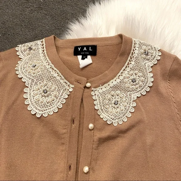 Peach cardigan with lace collar and pearl buttons - Picture 2 of 7